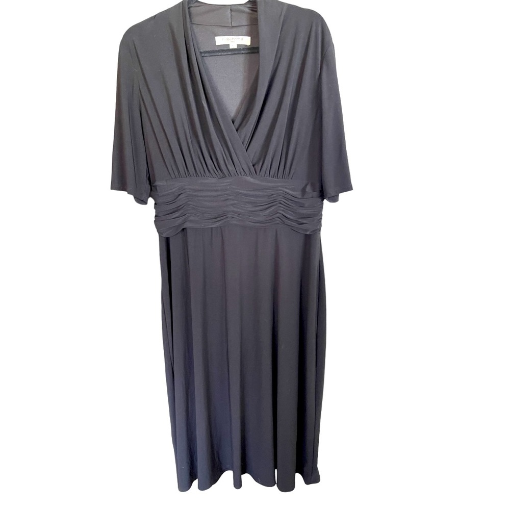 Evan Piccone Black Short Sleeve V-Neck MIDI Dress‎